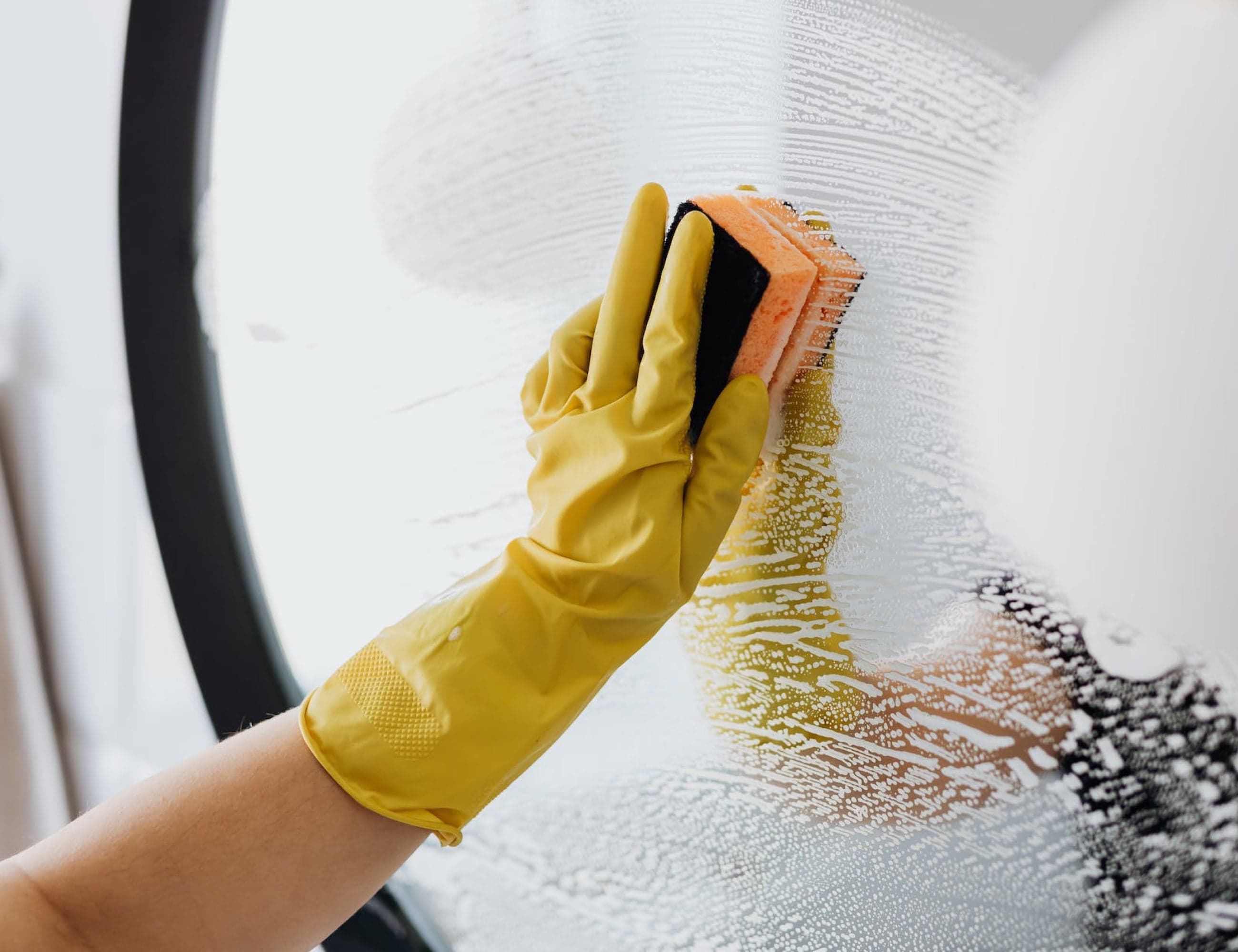 Cleaning a mirror